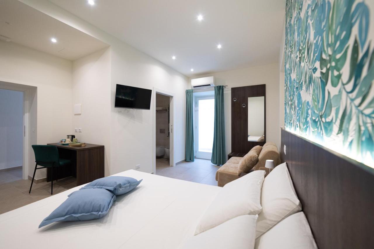 Numisia Guest House Terracina Buitenkant foto