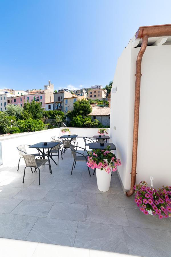 Numisia Guest House Terracina Buitenkant foto